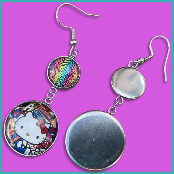 Hello Kitty Dangling Earrings - Picture 3 of 5